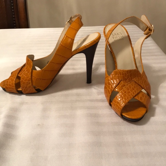 Saks 5th Avenue - Picture 2 of 8